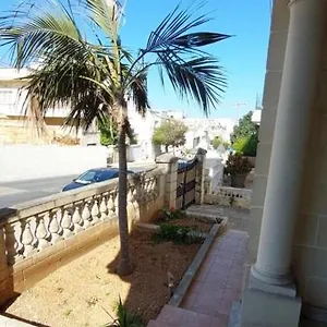 Cosy Bedroom Near Gzira